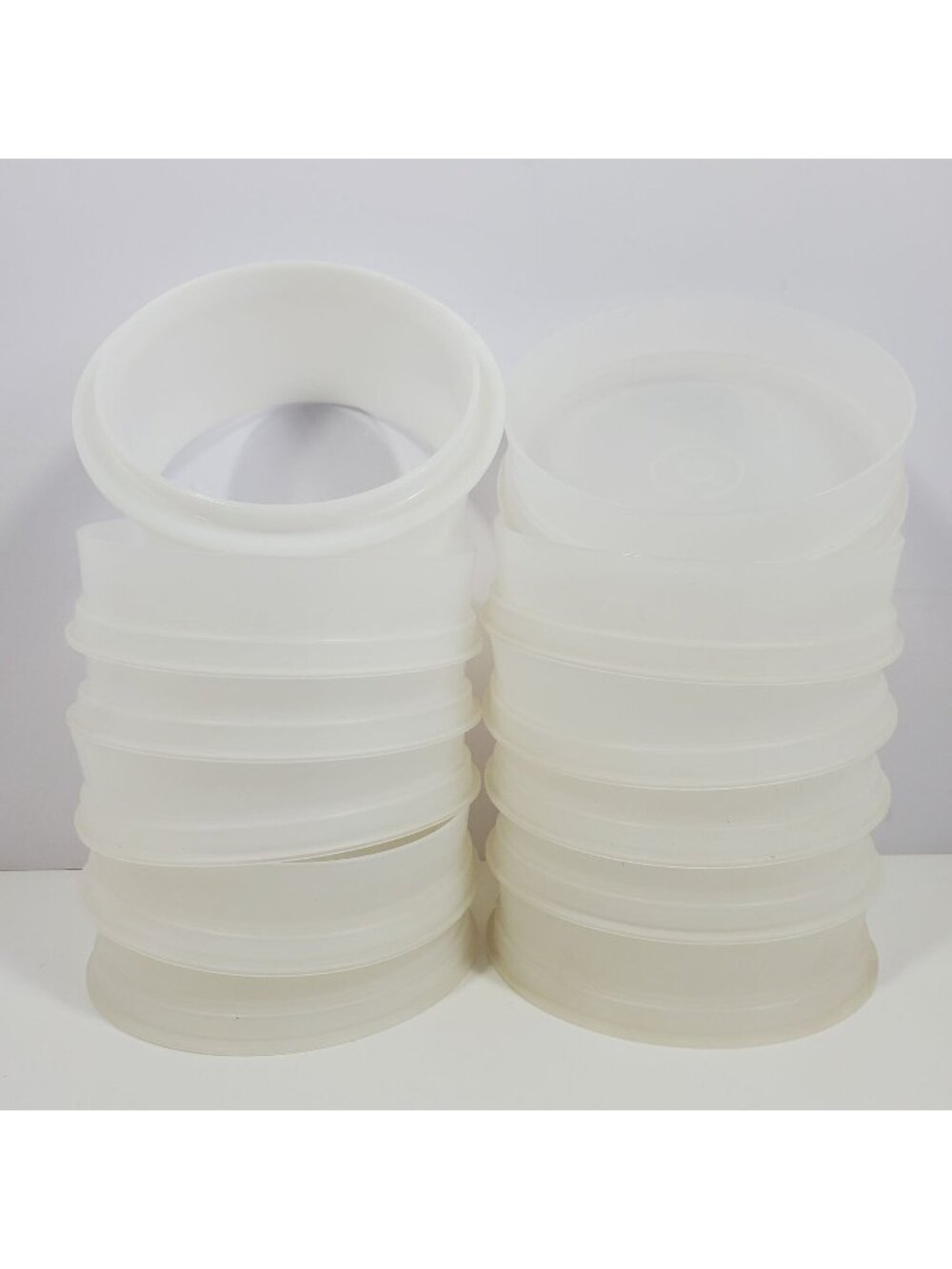 Tupperware 4" Hamburger Keepers 9 Lot Sheer And 1 White Ring Clear 882 NO PRESS - Picture 1 of 10